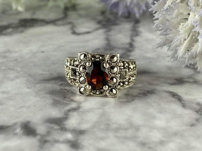 925 Sterling Silver Garnet & Marcasites Ring Size 6.75