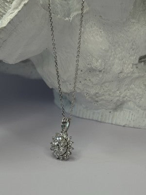 14K WHITE GOLD DIAMOND FLOWER 0.85 CARAT NECKLACE LENGTH 18 INCH