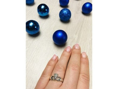 925 Sterling Silver "Heart In Hands" Ring Size 7