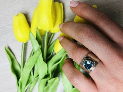 925 Sterling Silver Blue CZ Ring Size 6.5