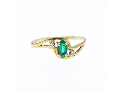 14K Yellow Gold Emerald & Diamonds Ring Size 8