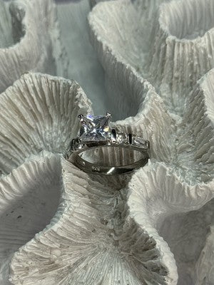 925 Sterling Silver CZ Ring Size 7.5