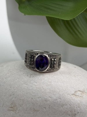 925 Sterling Silver Amethyst & Marcasite Ring Size 6.5