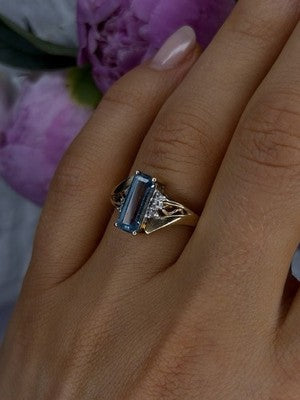 Elegant 10K Yellow Gold Blue Topaz & Diamond Ring Size 7