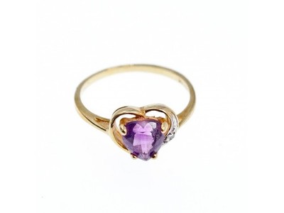 10K Yellow Gold Amethyst & Diamond Ring Size 7.25