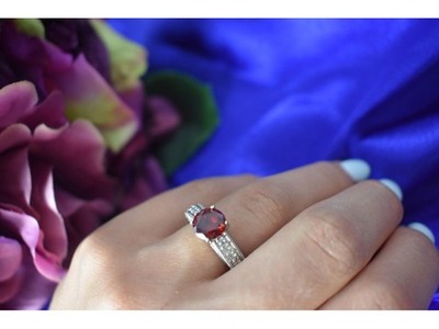 925 Sterling Silver Garnet & CZ Ring Size 6.5