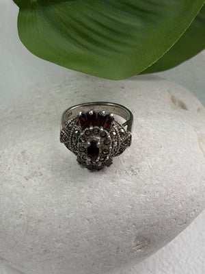 925 Sterling Silver Garnet & Marcasite Ring Size 6.5