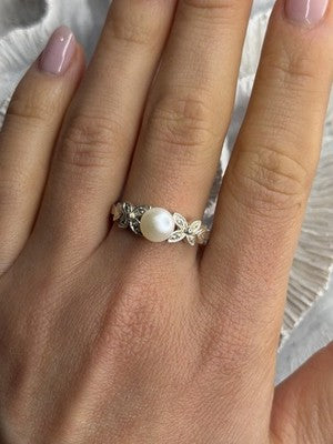 Lovely 925 Sterling Silver Pearl & Beryl Ring Size 10
