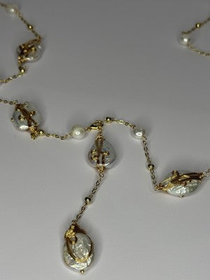 GOLD PLATED PEARL NECKLACE APPROX LENGTH 32 INCH BOTTOM OF PENDANT 4 INCH
