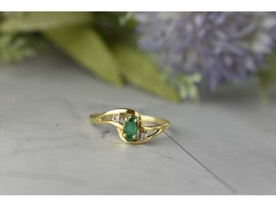14K Yellow Gold Emerald & Diamonds Ring Size 8