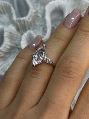 Beautiful 925 Sterling Silver CZ Ring Size 6