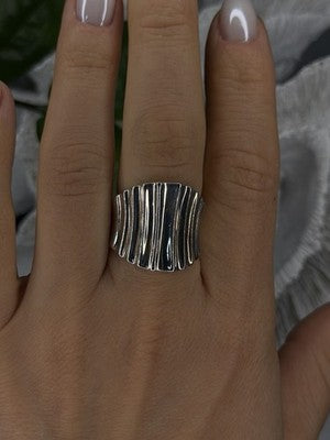 Beautiful Design 925 Sterling Silver Ring Size 8