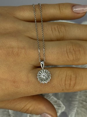 14K WHITE GOLD DIAMOND FLOWER 0.85 CARAT NECKLACE LENGTH 18 INCH