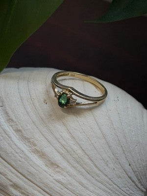 Classic 14K Yellow Gold Ring Emerald & Diamond Size 7