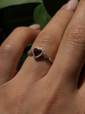 Romantic 10K White Gold Ruby & Diamonds Heart Ring Size 6.5