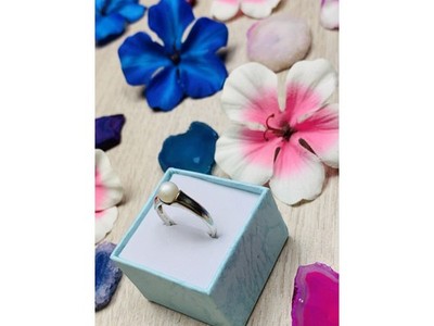 925 Sterling Silver Pearl Ring Size 8