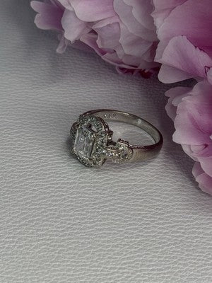 Beautiful 925 Sterling Silver CZ Ring Size 10