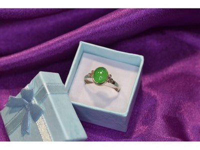 925 Sterling Silver Green Nephrite ( Jade ) Ring Size 8.5