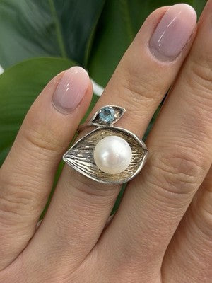 Beautiful Design 925 Sterling Silver Pearl & Topaz Ring Size 5