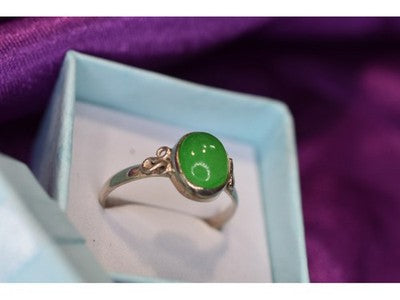 925 Sterling Silver Green Nephrite ( Jade ) Ring Size 8.5