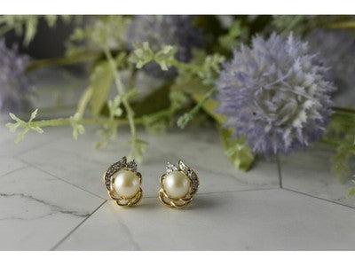 14K Yellow Gold Pearl & Diamonds Earrings