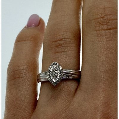 925 Sterling Silver White Sapphires Ring Size 7
