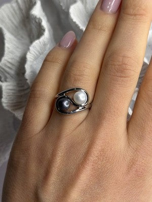 925 Sterling Silver White & Black Pearls Ring Size 6