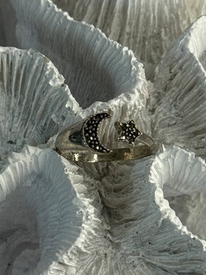 925 Sterling Silver Moon & Star Marcasite Ring Size 8