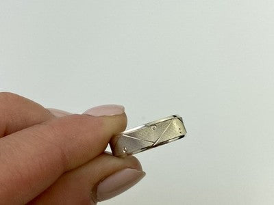 925 Sterling Silver Band Ring Size 7.5 Italy