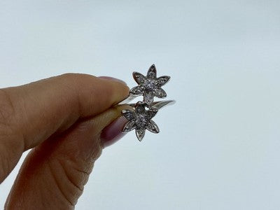 14K White Gold Diamonds "Flowers" Ring Size 5.5