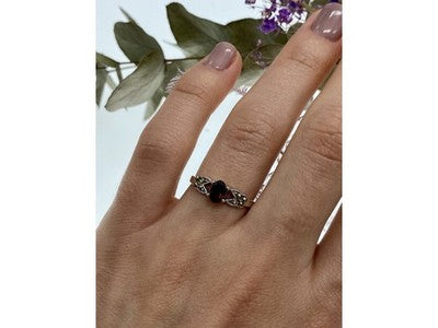 925 Sterling Silver Garnet & Marcasites Ring Size 7