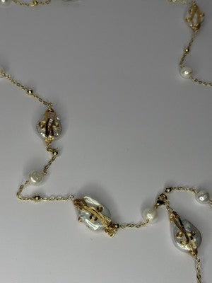 GOLD PLATED PEARL NECKLACE APPROX LENGTH 32 INCH BOTTOM OF PENDANT 4 INCH