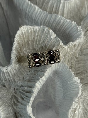 925 Sterling Silver Garnet & Marcasite Ring Size 9