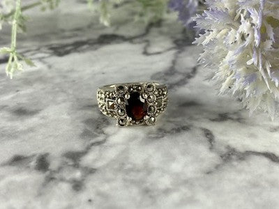 925 Sterling Silver Garnet & Marcasites Ring Size 6.75
