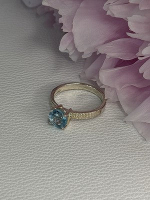 Beautiful 925 Sterling Silver Topaz Ring Size 10