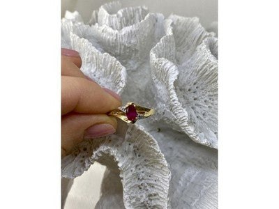 10K Yellow Gold Ruby & Diamonds Ring Size 7