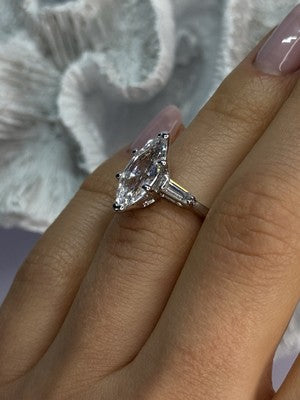 Beautiful 925 Sterling Silver CZ Ring Size 6