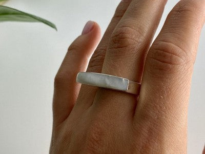 925 Sterling Silver Mother OF Pearl Ring Size 8.5