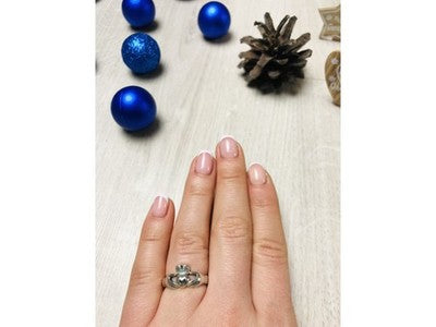 925 Sterling Silver "Heart In Hands" Ring Size 7