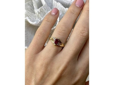 10K Yellow Gold Ruby & Diamonds Ring Size 7