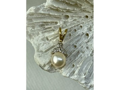 14K Yellow Gold Pearl & Diamonds Pendant