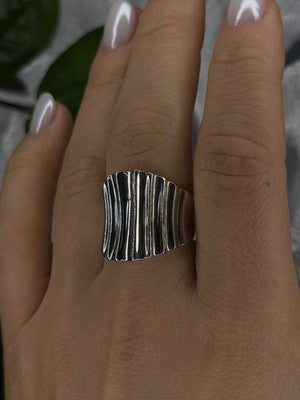 Beautiful Design 925 Sterling Silver Ring Size 8