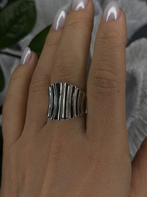Beautiful Design 925 Sterling Silver Ring Size 8