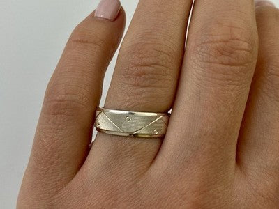 925 Sterling Silver Band Ring Size 7.5 Italy