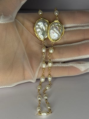 GOLD PLATED PEARL NECKLACE APPROX LENGTH 30 INCH THE BOTTOM OF PENDANT 3 INCH