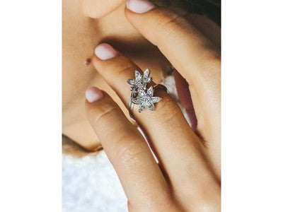 14K White Gold Diamonds "Flowers" Ring Size 5.5