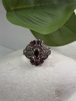 925 Sterling Silver Garnet & Marcasite Ring Size 6.5