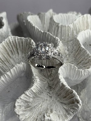 Beautiful Shiny 925 Sterling Silver Cz Ring Size 10