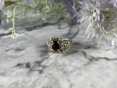 925 Sterling Silver Garnet & Marcasites Ring Size 6.75