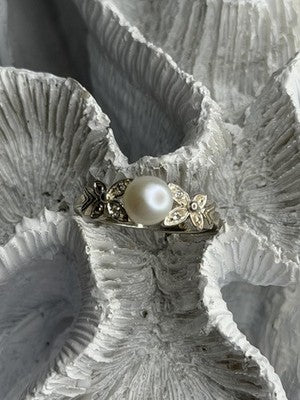Lovely 925 Sterling Silver Pearl & Beryl Ring Size 10